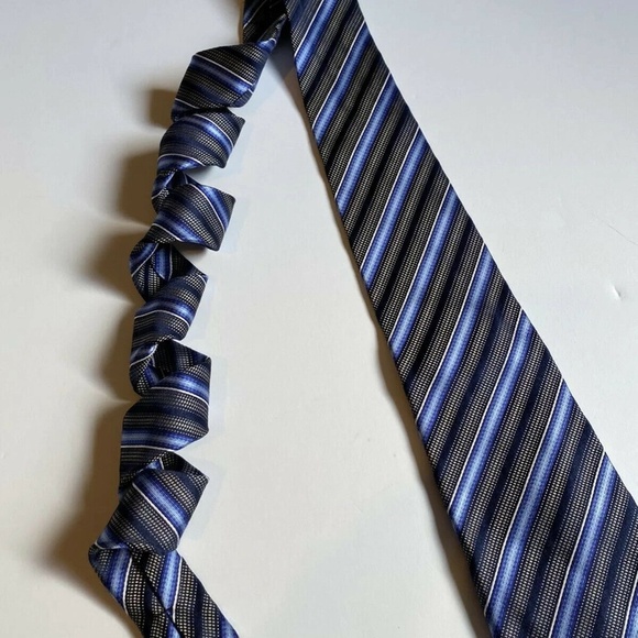 Alfani Mens Tie Blue Stripes Elegant 100% Silk Handmade - Picture 5 of 11